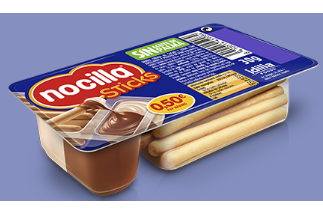 Alimento Palitos de pan con crema de cacao y avellanas con leche, chocoleche - imagen
