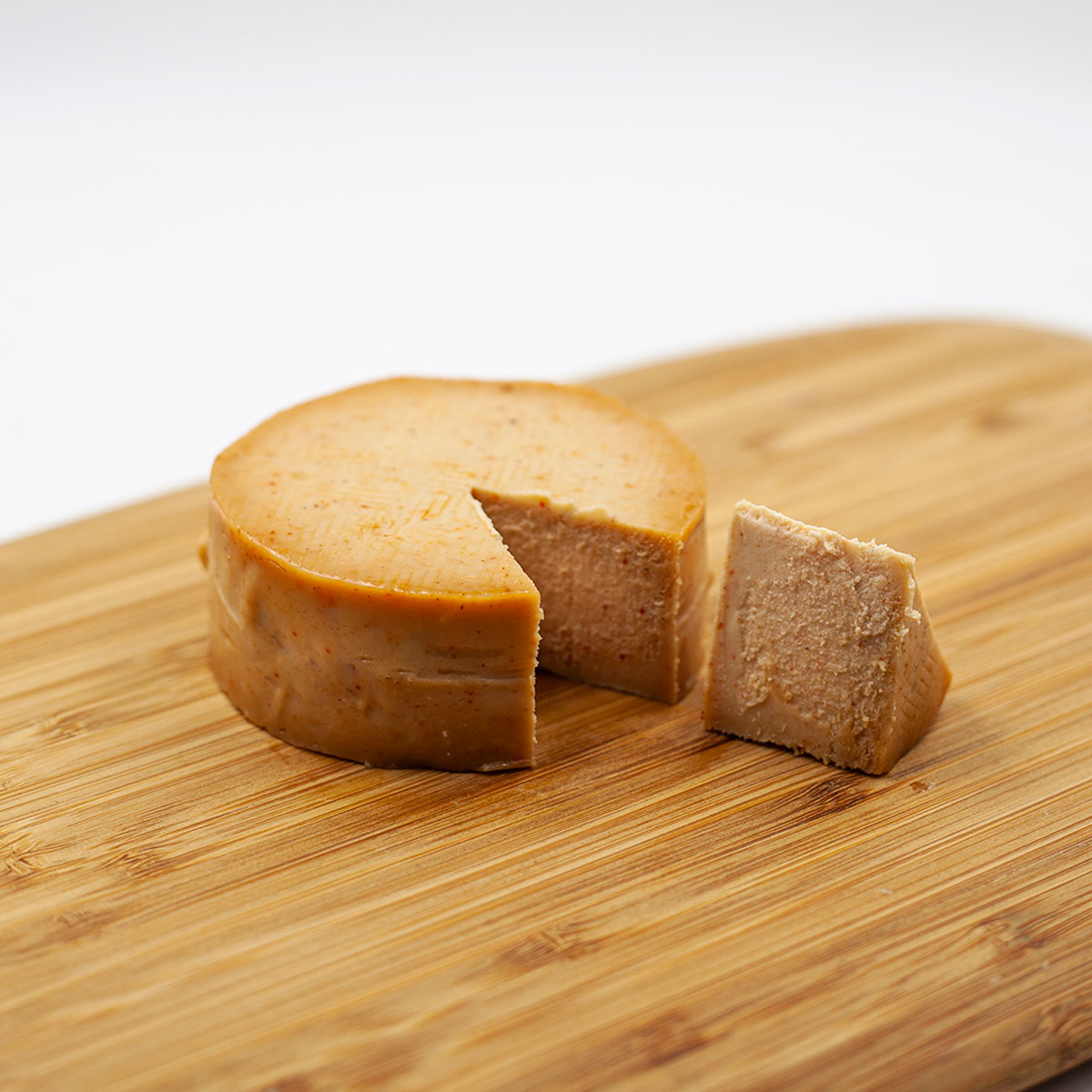 Alimento Esto no es un queso semicurado  picante. 100 % vegano - imagen